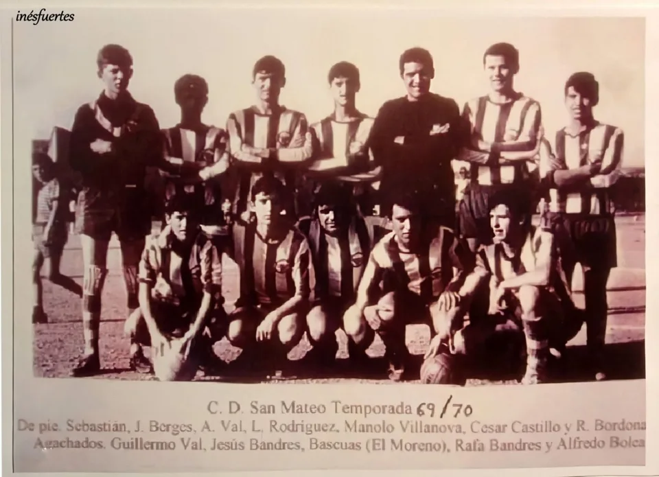 Fotografía antigua de un equipo de fútbol